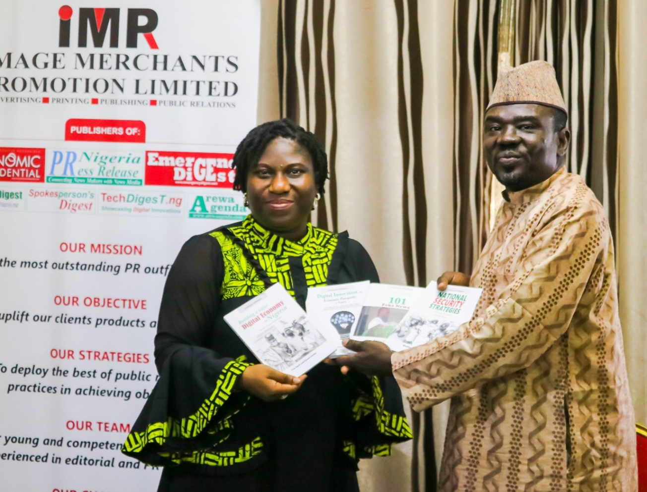 Yushau Shuaib, Editor-in-Chief of PR Nigeria presenting some of his organisation’s publications to Motunrayo Alaka, ED/CEO, WSCIJ